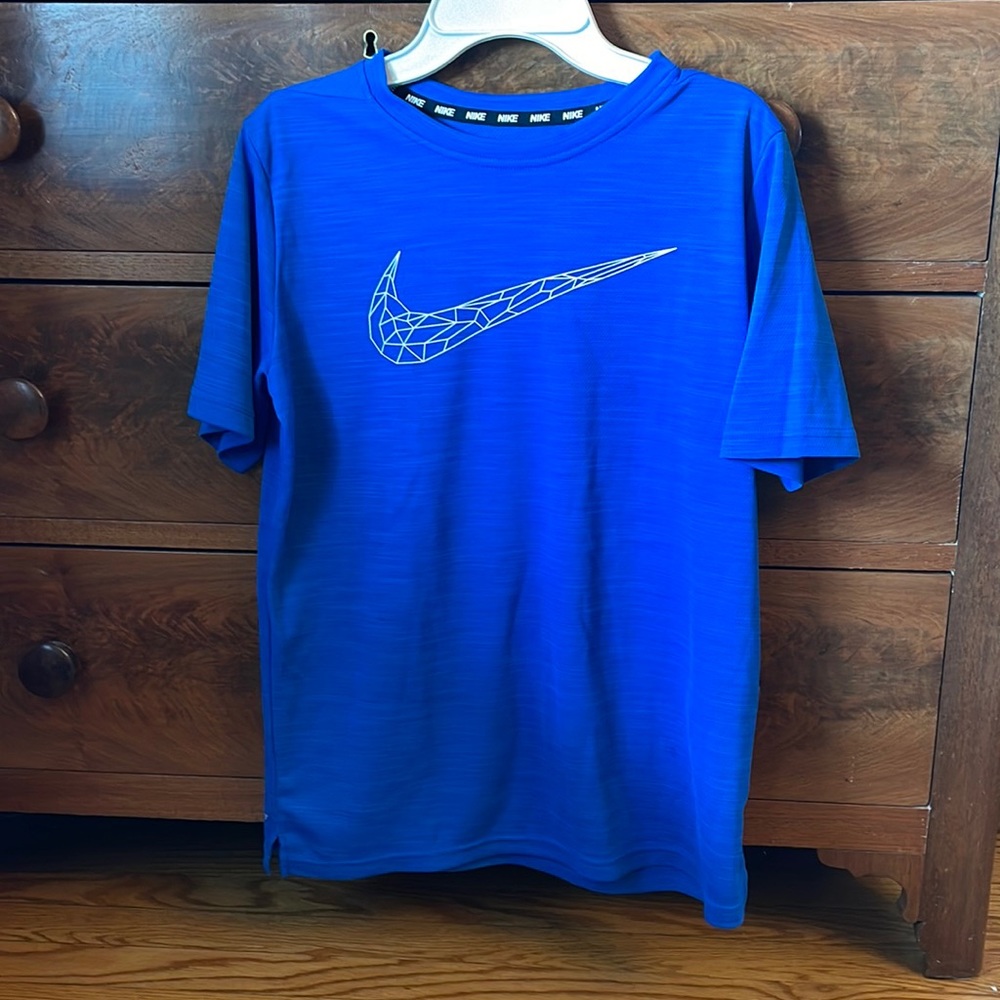 Boy’s Nike Dri-Fit t-shirt, Size YXL